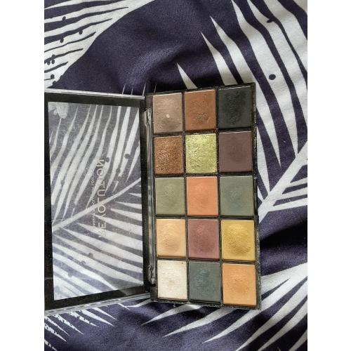 Revolution Beauty (Makeup Revolution) Re-Loaded, Iconic Division, Eyeshadow Palette (Paleta 15 cieni do powiek) - opinie | zdjęcie do recenzji od Gabriela031099 - 1