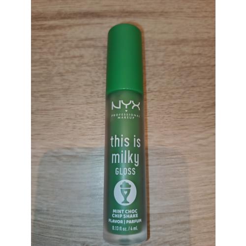 NYX Professional Makeup This is Milky Gloss (Błyszczyk wegański) - opinie | zdjęcie do recenzji od LandOfBliss