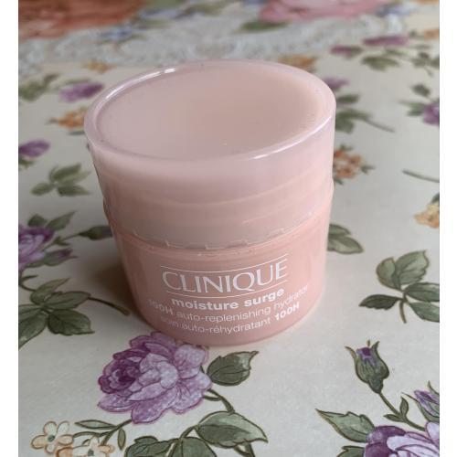 Clinique Moisture Surge 100-Hour Auto-Replenishing Hydrator (Intensywny krem nawilżający) - opinie | zdjęcie do recenzji od IwonaTeresaMaria