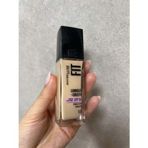 Maybelline New York Fit me! Luminous + Smooth, Normal to Dry Skin Foundation (Rozświetlający podkład do skóry normalnej i suchej) - opinie | zdjęcie do recenzji od Bakinimod - 2