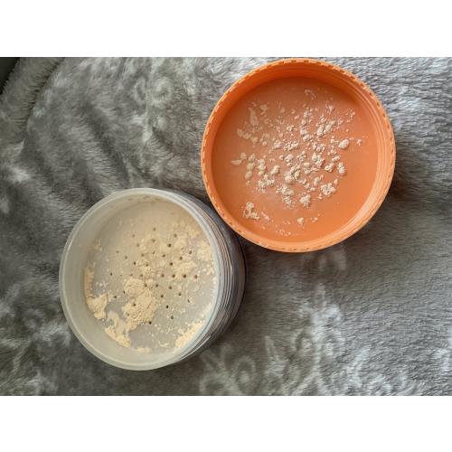 Max & More Magic Mango Go Flawless! Scented Setting Powder (Matujacy puder sypkie o zapachu mango) - opinie | zdjęcie do recenzji od kialacm - 2