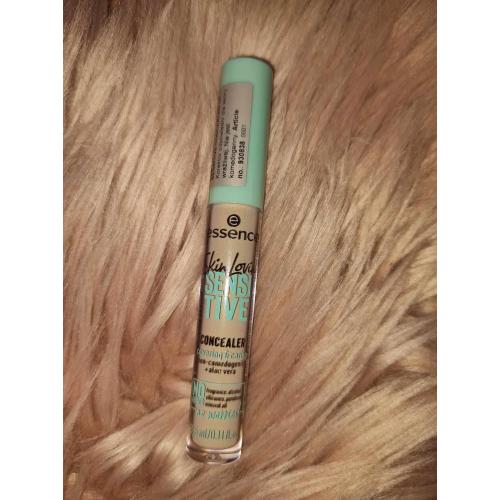 Essence Concealer Skin Lovin' Sensitive (Korektor do twarzy i pod oczy) - opinie | zdjęcie do recenzji od karolkaaa9