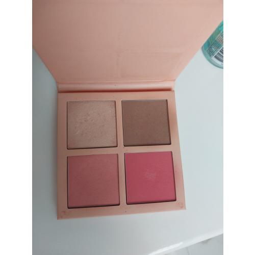 AA Wings of Color Star Secrets, x Magda Pieczonka, Face Palette (Paleta do konturowania twarzy) - opinie | zdjęcie do recenzji od kialacm - 2