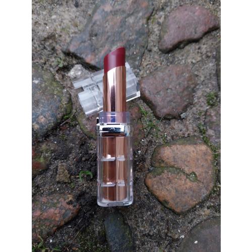 L'Oreal Paris Color Riche Shine Lipstick (Pomadka połyskująca) - opinie | zdjęcie do recenzji od Smerfeta83 - 2