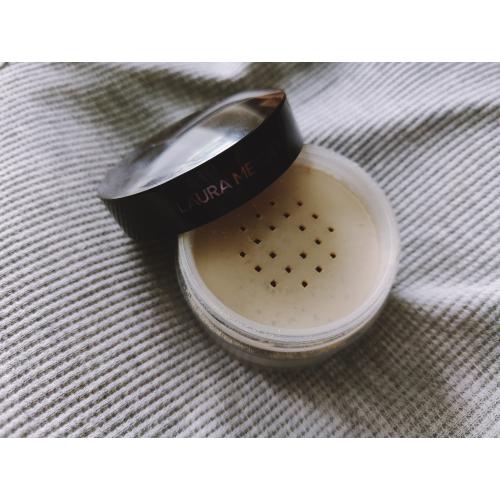 Laura Mercier Translucent Loose Setting Powder (Transparentny puder utrwalający makijaż) - opinie | zdjęcie do recenzji od shewild - 1