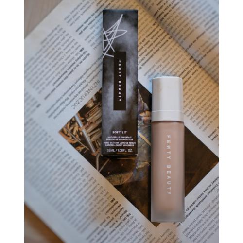 Fenty Beauty by Rihanna Soft’ Lit Naturally Luminous Foundation (Rozświetlający nawilżający podkład do twarzy) - opinie | zdjęcie do recenzji od Atina911 - 3