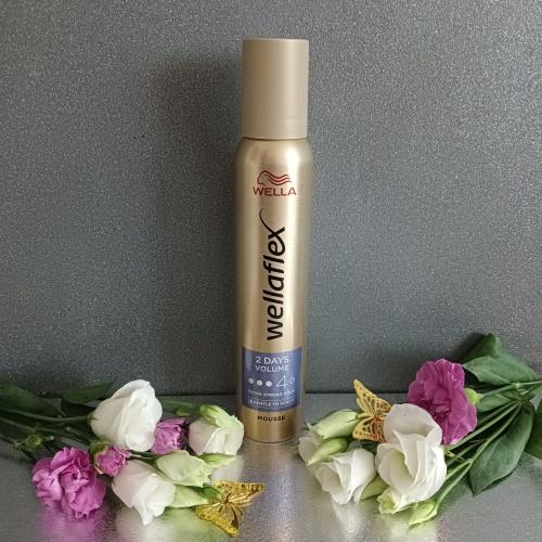 Wella Wellaflex, 2nd Day Volume, Extra Strong Hold Mousse (Pianka bardzo mocno utrwalająca `Większa 2 - dniowa objętość`) - opinie | zdjęcie do recenzji od medyta1988