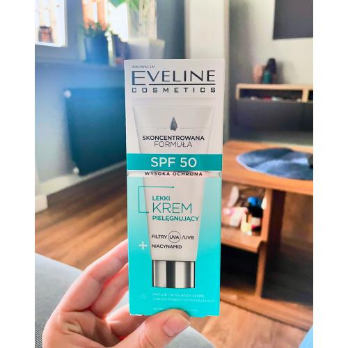 Eveline Cosmetics Skoncentrowana Formuła, Lekki krem pielęgnujący SPF 50 - opinie | zdjęcie do recenzji od Myszamouse