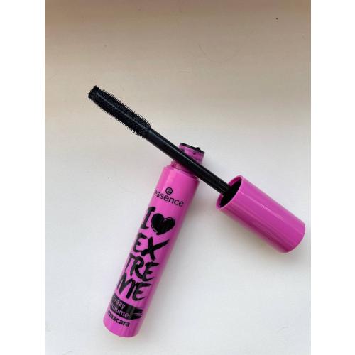 Essence I Love Extreme, Crazy Volume Mascara (Pogrubiający tusz do rzęs) - opinie | zdjęcie do recenzji od Rina_Ch989 - 2