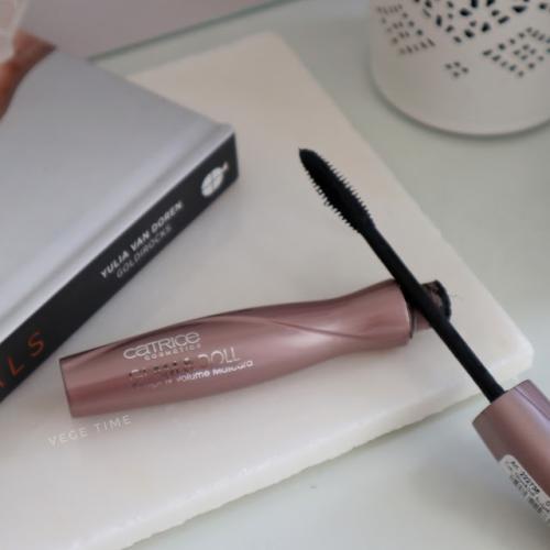 Catrice Glam & Doll, Sculpt & Volume Mascara (Tusz pogrubiająco - podkręcający do rzęs) - opinie | zdjęcie do recenzji od VegeTime