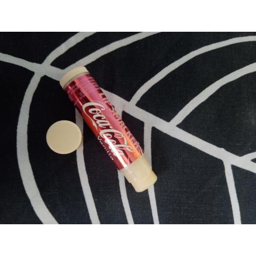 Lip Smacker Coca-Cola Lip Balm (Balsam do ust w sztyfcie) - opinie | zdjęcie do recenzji od Owocowysad - 3