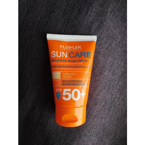 Floslek Sun care, Oil-free krem tonujący wodoodporny  SPF 50+ skóra tłusta i mieszana - opinie | zdjęcie do recenzji od Avesammael - 2