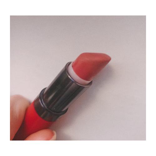Rimmel Lasting Finish Lipstick by Kate Moss (Szminka do ust) - opinie | zdjęcie do recenzji od Alezwieje - 1