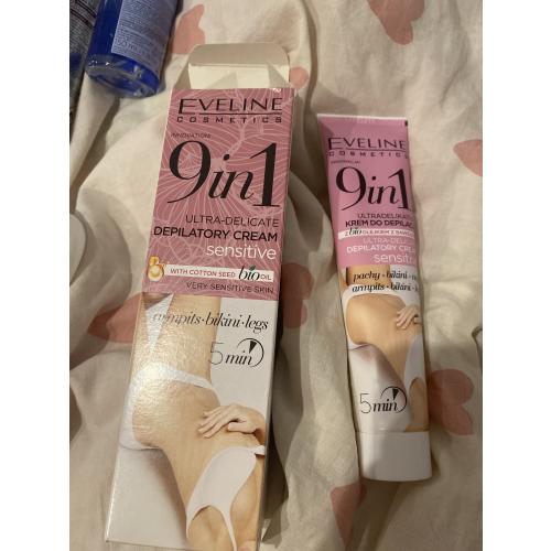 Eveline Cosmetics Sensitive, Ultradelikatny  krem do depilacji z bio-olejkiem bawełny pachy bikini nogi 9 w 1 - opinie | zdjęcie do recenzji od KBeautyTales - 1