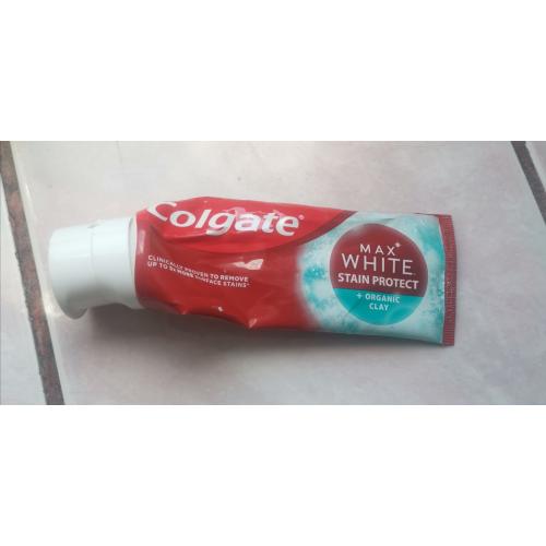 Colgate Max White Stain Protect + White Booster Toothpaste (Wybielająca pasta do zębów) - opinie | zdjęcie do recenzji od Barbra61