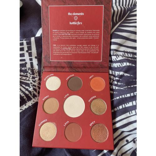 Claresa Hottie Fire Eyeshadow Palette (Paleta cieni do powiek) - opinie | zdjęcie do recenzji od Gabriela031099 - 2