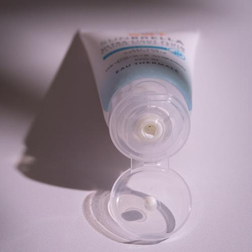 Dermedic Sunbrella Ultra-light Fluid SPF50+ (Ultralekki krem ochronny dla skóry suchej i normalnej) - opinie | zdjęcie do recenzji od mcblondi - 3