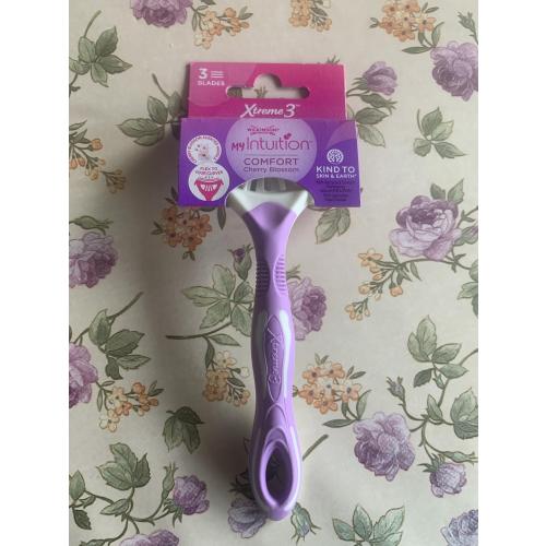 Wilkinson Xtreme 3, My Intuition, Comfort Cherry Blossom (Jednorazowe maszynki do golenia dla kobiet) - opinie | zdjęcie do recenzji od IwonaTeresaMaria