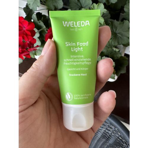 Weleda Skin Food Light (Krem natychmiastowo i silnie nawilżający skórę) - opinie | zdjęcie do recenzji od MONIKA1850