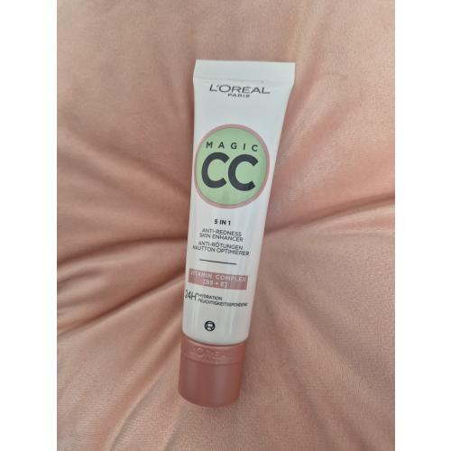 L'Oreal Paris Magic CC 5 in 1 Anti-Redness Skin Enhancer (Krem CC do twarzy) - opinie | zdjęcie do recenzji od Kar_sz