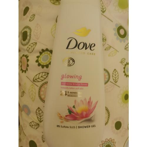 Dove Care by Nature, Glowing Shower Gel with Lotus Flower Extract & Rice Water (Rozświetlający żel pod prysznic `Ekstrakt z lotosu i woda ryżowa`) - opinie | zdjęcie do recenzji od senoritablanca