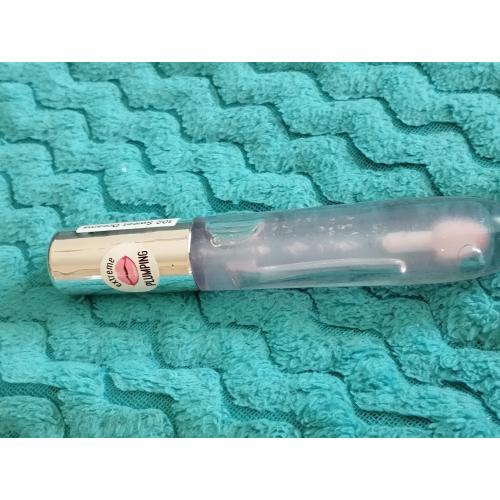 Essence Extreme Shine Lipgloss (Błyszczyk do ust) - opinie | zdjęcie do recenzji od Julkcyk