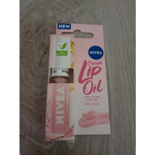 Nivea Caring Lip Oil Clear Glow (Pielęgnujący olejek do ust) - opinie | zdjęcie do recenzji od LandOfBliss