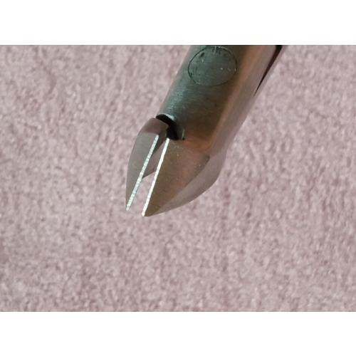 Sally Hansen Nip'em On The Go, Travel Cuticle Nipper (Cążki do skórek do skórek paznokci) - opinie | zdjęcie do recenzji od KardiaM - 1