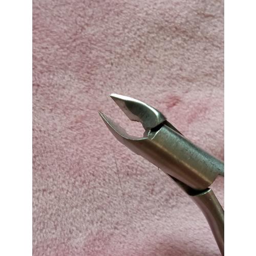 Sally Hansen Nip'em On The Go, Travel Cuticle Nipper (Cążki do skórek do skórek paznokci) - opinie | zdjęcie do recenzji od KardiaM - 2