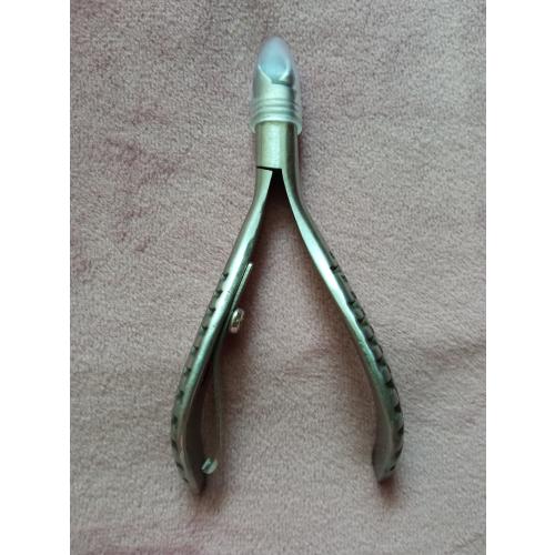 Sally Hansen Nip'em On The Go, Travel Cuticle Nipper (Cążki do skórek do skórek paznokci) - opinie | zdjęcie do recenzji od KardiaM - 4