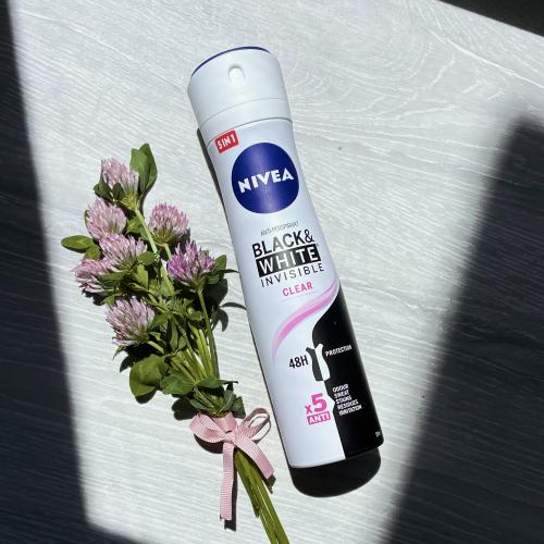 Nivea Invisible Clear, Black & White, Antyperspirant 48h w sprayu (nowa wersja) - opinie | zdjęcie do recenzji od Crystal1994
