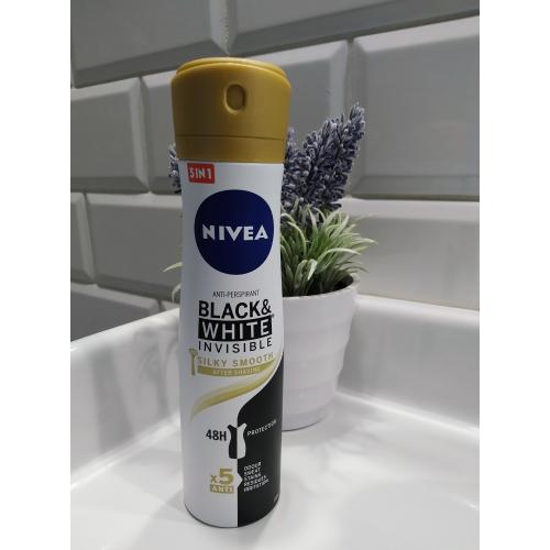 Nivea Black & White Invisible Silky Smooth, Antyperspirant  w sprayu 48h - opinie | zdjęcie do recenzji od Avesammael