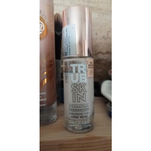 Catrice True Skin, Hydrating Foundation (Nawilżający podkład do twarzy) - opinie | zdjęcie do recenzji od monita90