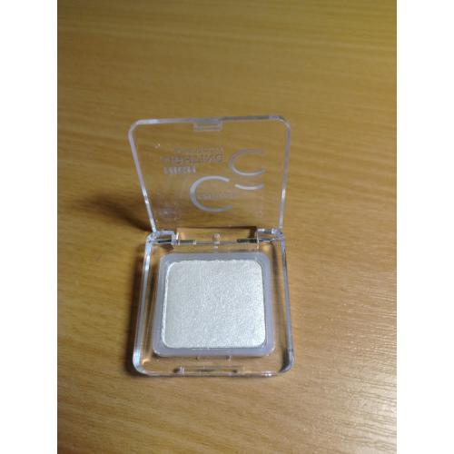 Catrice Highlighting Eyeshadow (Rozświetlające cienie do powiek) - opinie | zdjęcie do recenzji od Kokosanka86 - 2