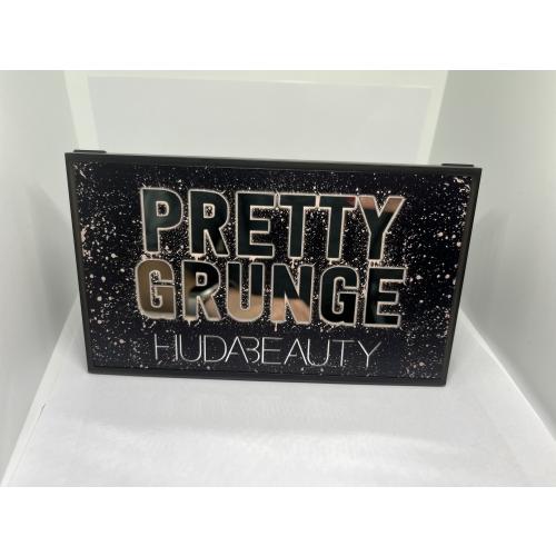 Huda Beauty Pretty Grunge Eyeshadow Palette (Paleta cieni do powiek) - opinie | zdjęcie do recenzji od Niesubordynowana - 1