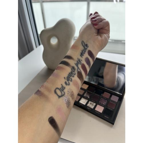 Huda Beauty Pretty Grunge Eyeshadow Palette (Paleta cieni do powiek) - opinie | zdjęcie do recenzji od Niesubordynowana - 4