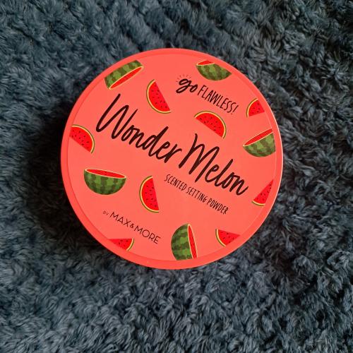 Max & More Go Flawless! Wonder Melon Scented Setting Powder (Puder sypki o zapachu arbuzowym) - opinie | zdjęcie do recenzji od AnaSky - 1