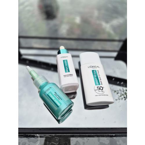 L'Oreal Paris Bright Reveal, Redukujący przebarwienia UV Fluid z SPF 50+ - opinie | zdjęcie do recenzji od Kar_sz