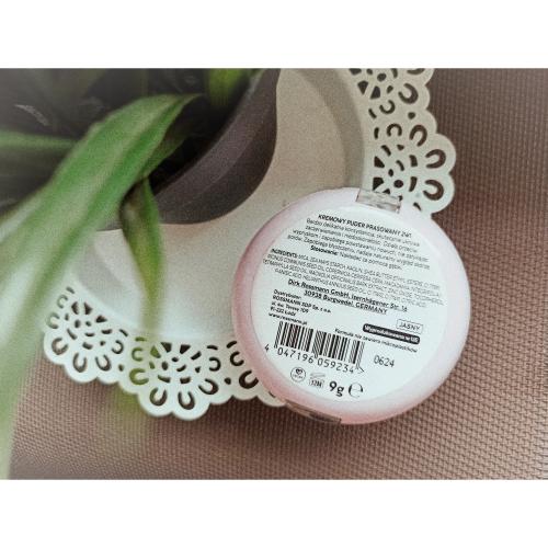 Isana Young, Cream & Powder Make-Up, Puder antybakteryjny przeciw wypryskom  2 w 1 - opinie | zdjęcie do recenzji od Alezwieje - 2