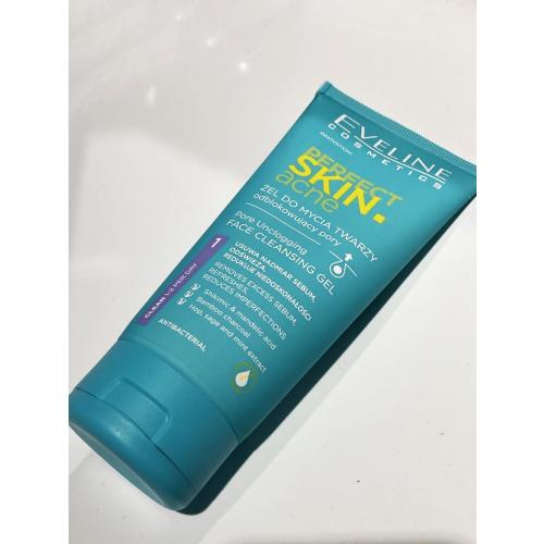 Eveline Cosmetics Perfect Skin. Acne, Głęboko oczyszczający żel do mycia twarzy odblokowujący pory - opinie | zdjęcie do recenzji od 123eliza96