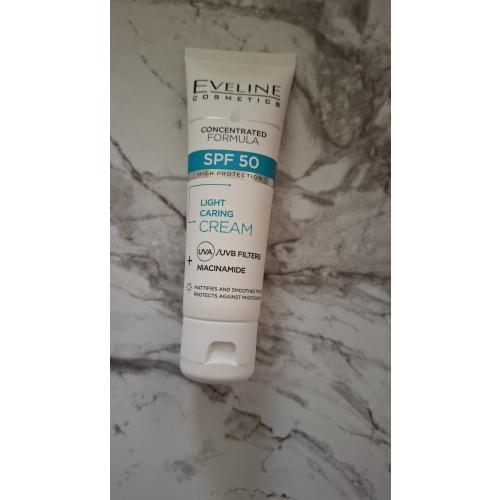 Eveline Cosmetics Skoncentrowana Formuła, Lekki krem pielęgnujący SPF 50 - opinie | zdjęcie do recenzji od Justyna_moja_pielegnacja