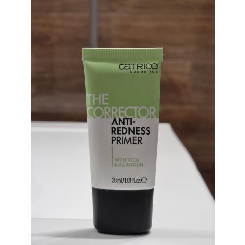 Catrice The Corrector Anti-Redness Primer (Baza pod makijaż na zaczerwienienia) - opinie | zdjęcie do recenzji od PannaEwelajna - 1