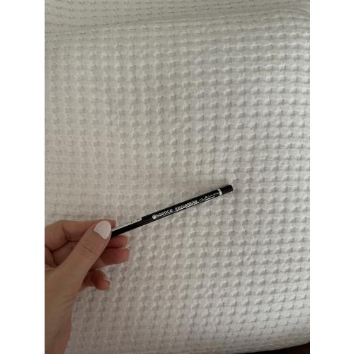 Essence Micro Precise Eyebrow Pencil (Precyzyjna kredka do brwi) - opinie | zdjęcie do recenzji od Ewe_na