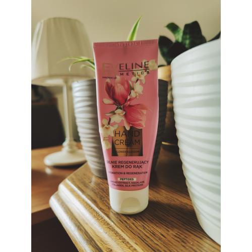 Eveline Cosmetics Flower Blossom, Silnie regenerujący krem do rąk - opinie | zdjęcie do recenzji od shewild