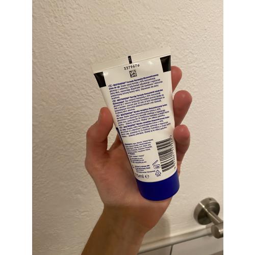 Neutrogena Norwegian Formula, Hand Cream Concentrated Scented Upgraded Formula (Formuła Norweska, Skoncentrowany krem do rąk (nowa wersja)) - opinie | zdjęcie do recenzji od azileiz - 2