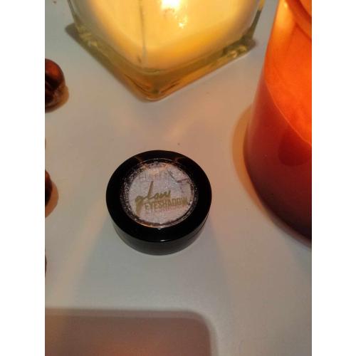 Claresa Glow Eyeshadow (Perłowy cień do powiek) - opinie | zdjęcie do recenzji od blondeinbeauty