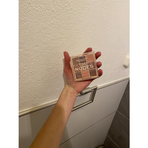 Revolution Beauty (Makeup Revolution) Ultimate Nudes Light Shadow Palette (Paleta 9 cieni do powiek) - opinie | zdjęcie do recenzji od azileiz
