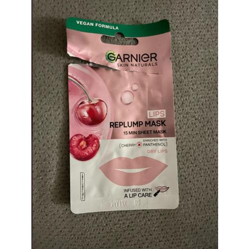 Garnier SkinActive, Moisture Bomb Cherry Lip Mask (Maseczka do ust) - opinie | zdjęcie do recenzji od Kasiennka2501