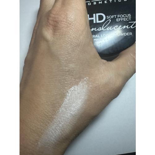 Eveline Cosmetics Full HD, Transculent Loose Powder Fixing & Mattifying with Silk (Puder utrwalający) - opinie | zdjęcie do recenzji od Meg_xxx - 3