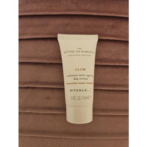 Rituals The Ritual of Namaste, Radiance Anti-Aging Day Cream (Krem na dzień zwalczający oznaki starzenia) - opinie | zdjęcie do recenzji od Pantera Nera